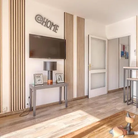 Neuf Bord De - Piscine - Tennis - Boulodrome Dans La Résidence