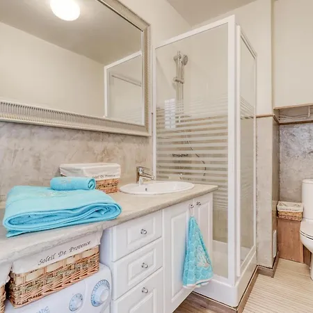 Neuf Bord De - Piscine - Tennis - Boulodrome Dans La Résidence